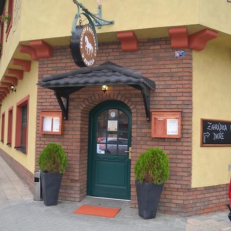 Penzion A Restaurace U Konicka Простеёв Экстерьер фото