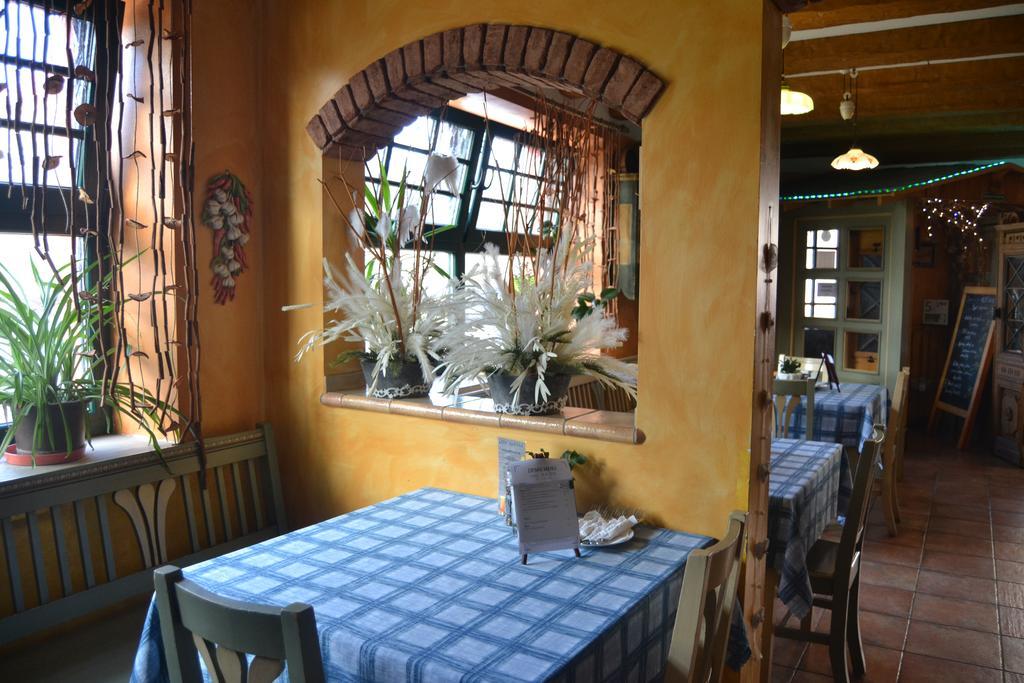 Penzion A Restaurace U Konicka Простеёв Экстерьер фото
