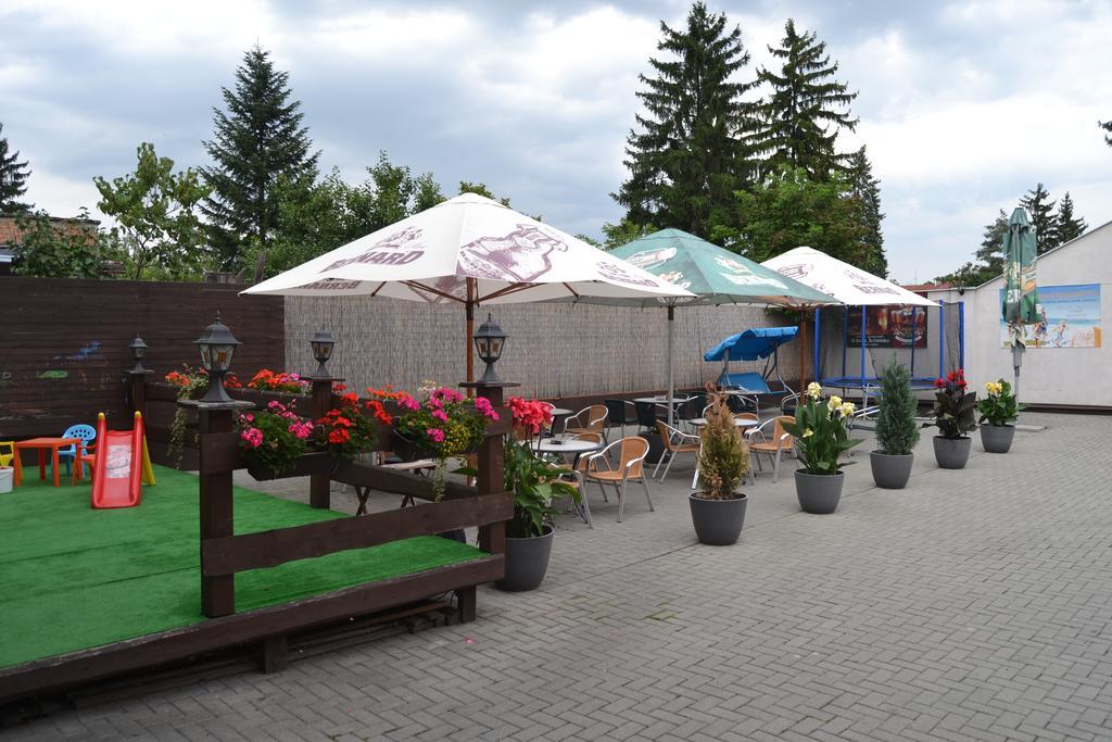 Penzion A Restaurace U Konicka Простеёв Экстерьер фото