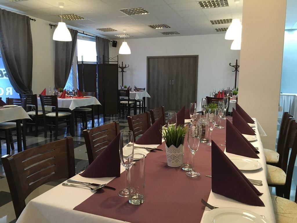 Penzion A Restaurace U Konicka Простеёв Экстерьер фото