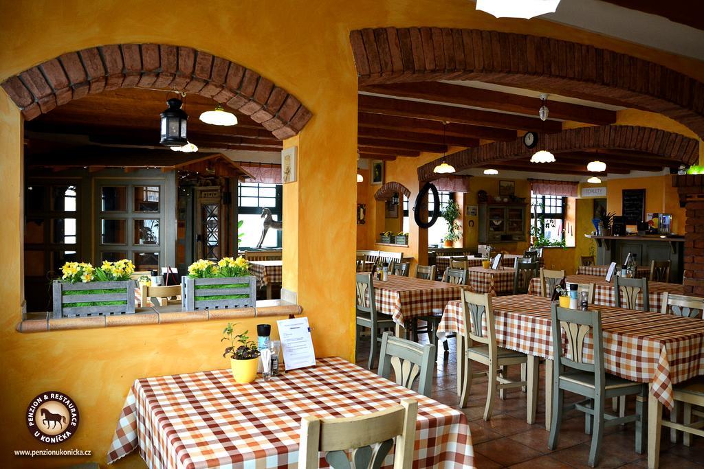 Penzion A Restaurace U Konicka Простеёв Экстерьер фото